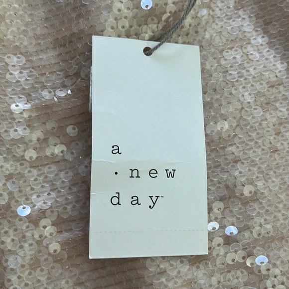 Women's Medium Mini A-Line Dress Cream Sequin. Perfect for the HOLIDAYS🤩 - Picture 5 of 8